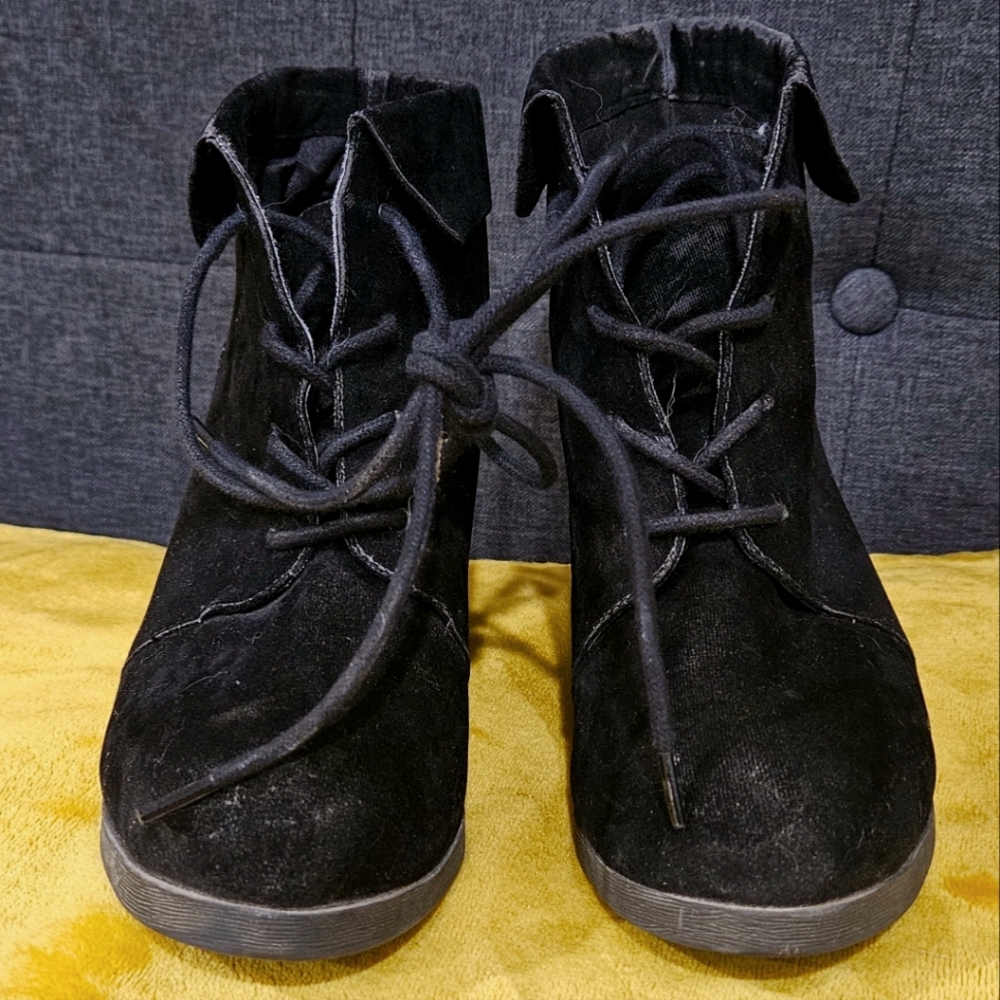 Madden Girl Black Wedges 7.5